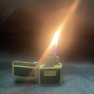 Men’s Gold Tone Zippo Lighter